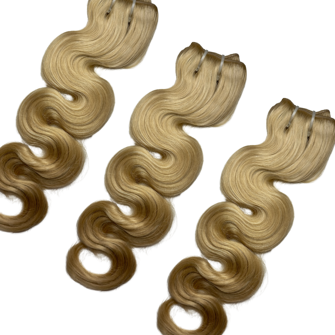 Hair Extensions - 3 hair bundles Blonde Body wave close up